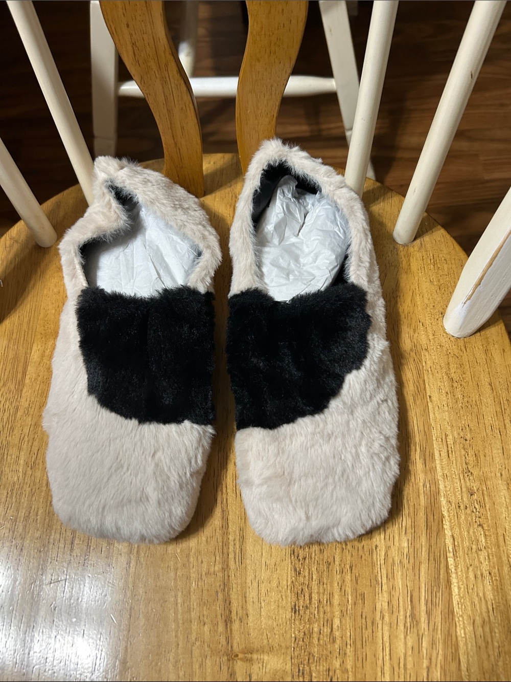 VHNY Faux Fur Slip-On Slippers in Beige and Black